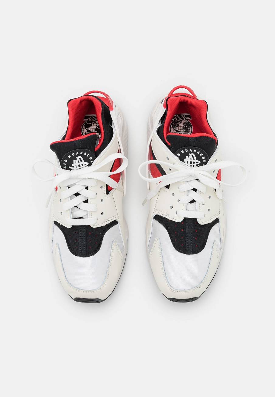 Фото № 4 с приближением к товару «‎Nike Air Huarache »