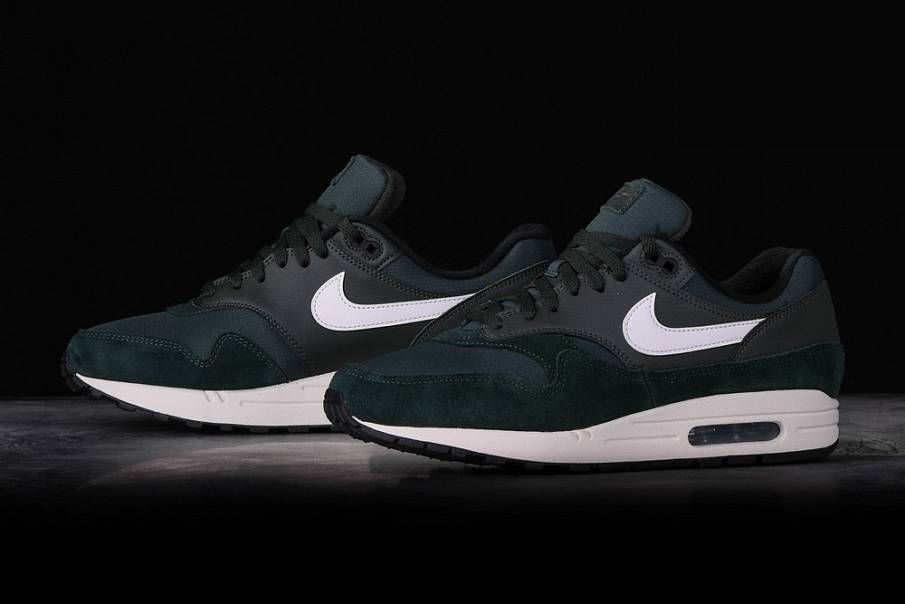 Фото № 1 с приближением к товару «‎Nike Air Max 1 Outdoor »