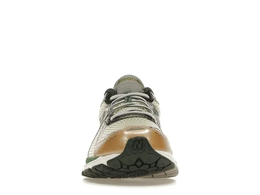 Фото № 2 с приближением к товару «‎New Balance 860v2»