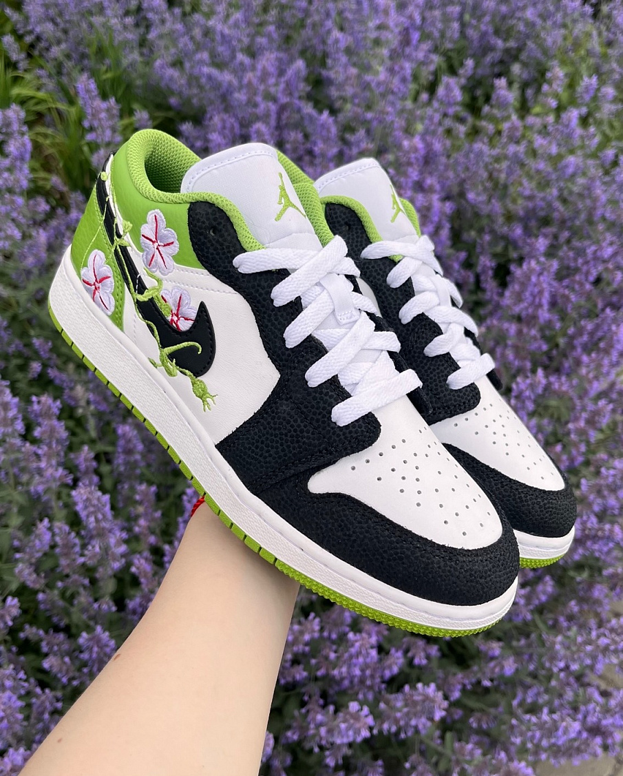 Фото № 4 с приближением к товару «‎Air Jordan 1 Low SE Floral Vines»