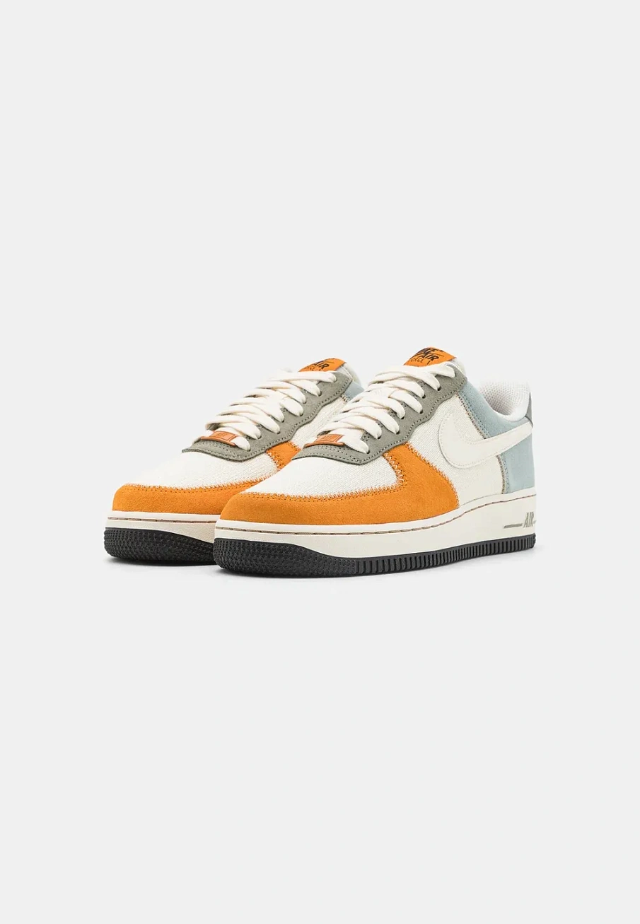 Фото № 2 с приближением к товару «‎AIR FORCE 1 07 LV8»