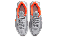 Фото № 4 с приближением к товару «‎Nike Shox R4 GS 'Light Smoke Grey Hyper Crimson'»