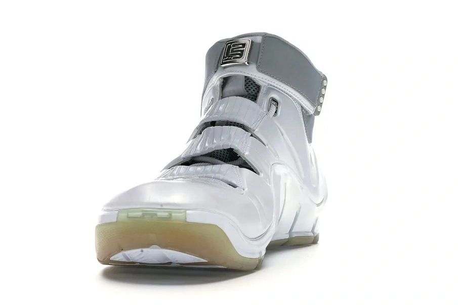Фото № 3 с приближением к товару «‎Nike LeBron 4 White Chrome»