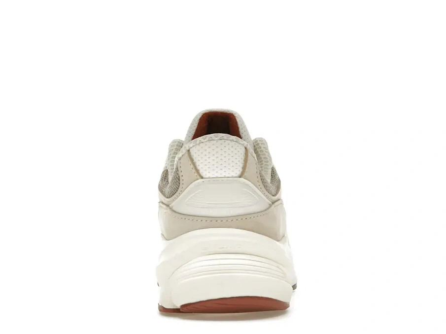 Фото № 4 с приближением к товару «‎New Balance 990v6»
