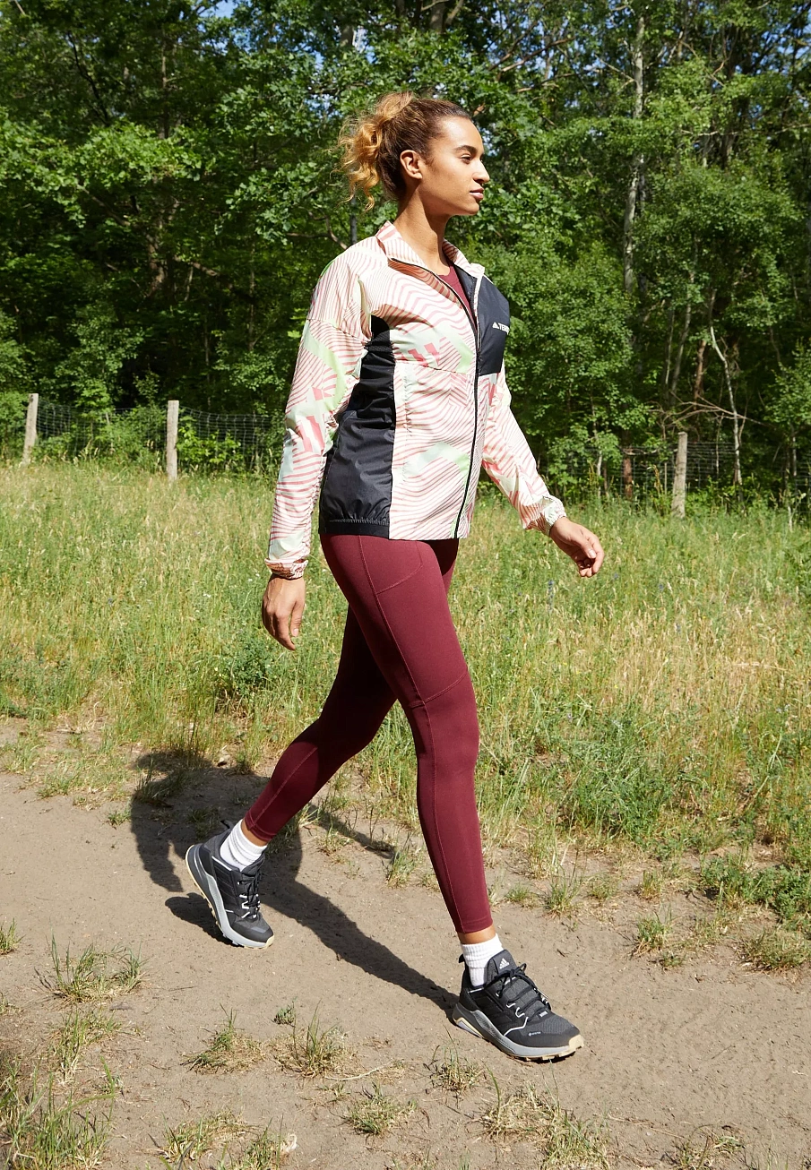 Фото № 3 с приближением к товару «‎TERREX TRAILMAKER GTX»