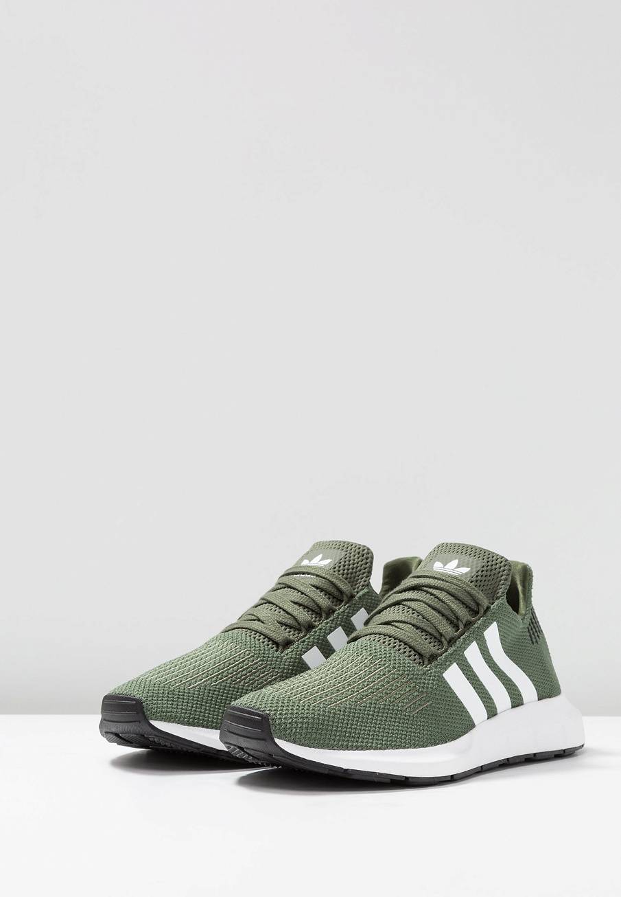 Фото № 5 с приближением к товару «‎Adidas Swift »