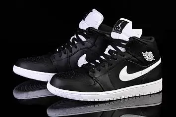 Nike Air Jordan 1 Retro  - 3