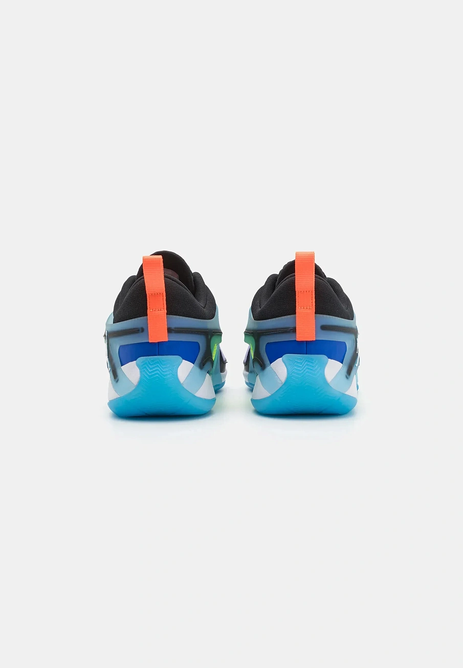 Фото № 3 с приближением к товару «‎Basketball shoes»