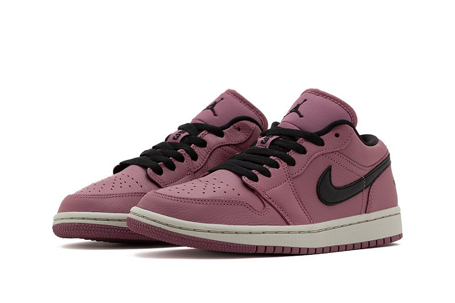 Фото № 3 с приближением к товару «‎Nike Air Jordan 1 Retro Wmns Mulberry »