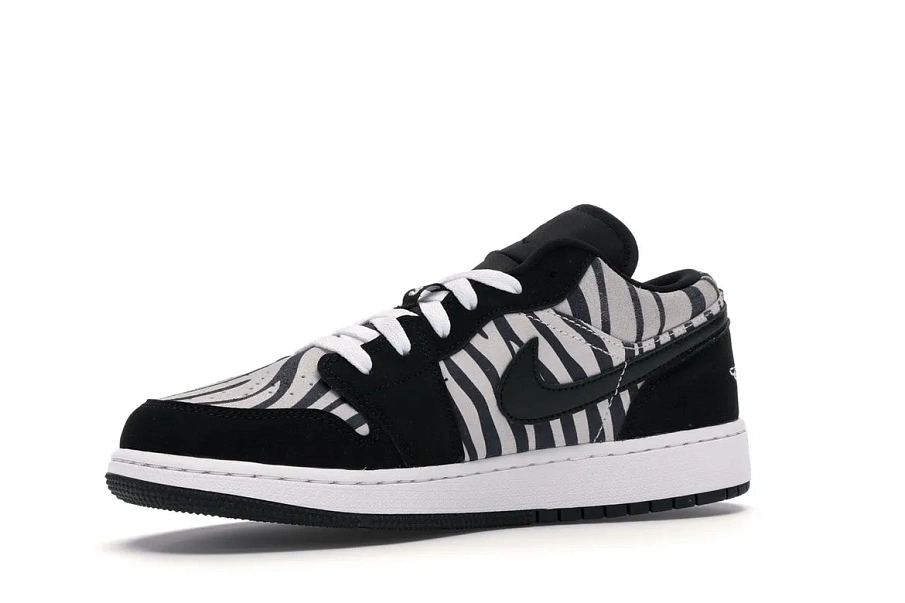 Фото № 4 с приближением к товару «‎Jordan 1 Low Zebra »
