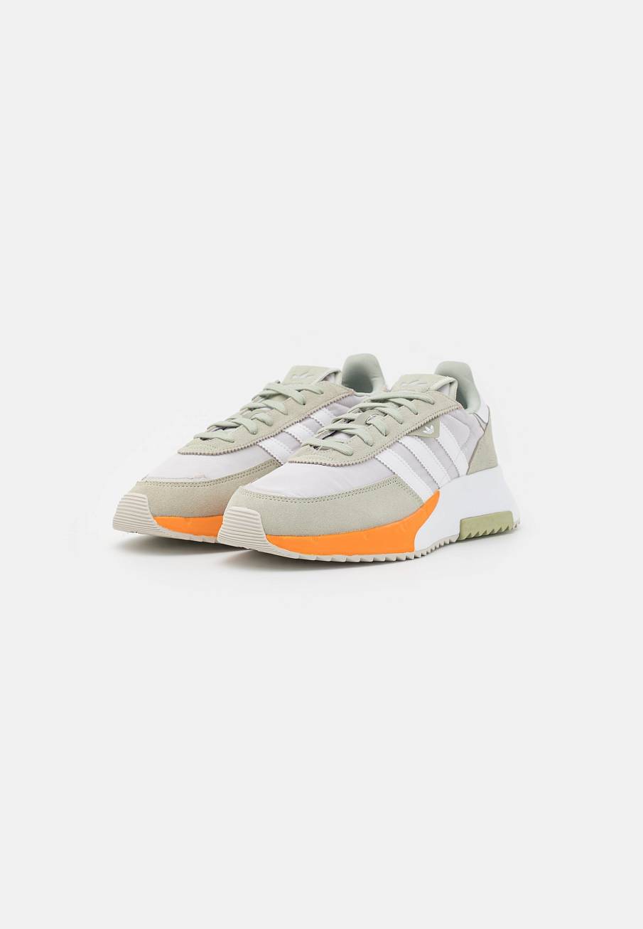 Фото № 2 с приближением к товару «‎Adidas Retropy »