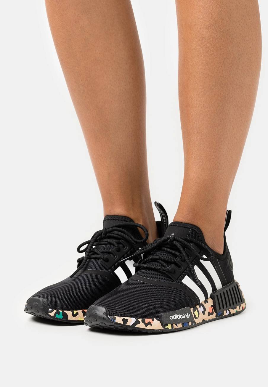 Фото № 2 с приближением к товару «‎Adidas Nmd_r1 »