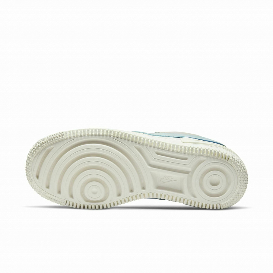 Фото № 5 с приближением к товару «‎Nike Shadow »