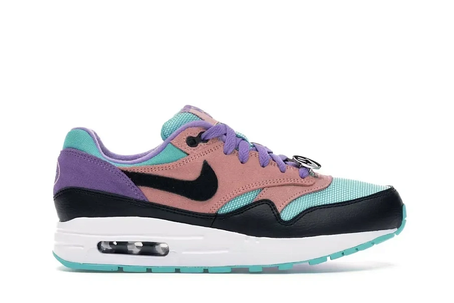 Фото № 1 с приближением к товару «‎Nike Air Max 1»