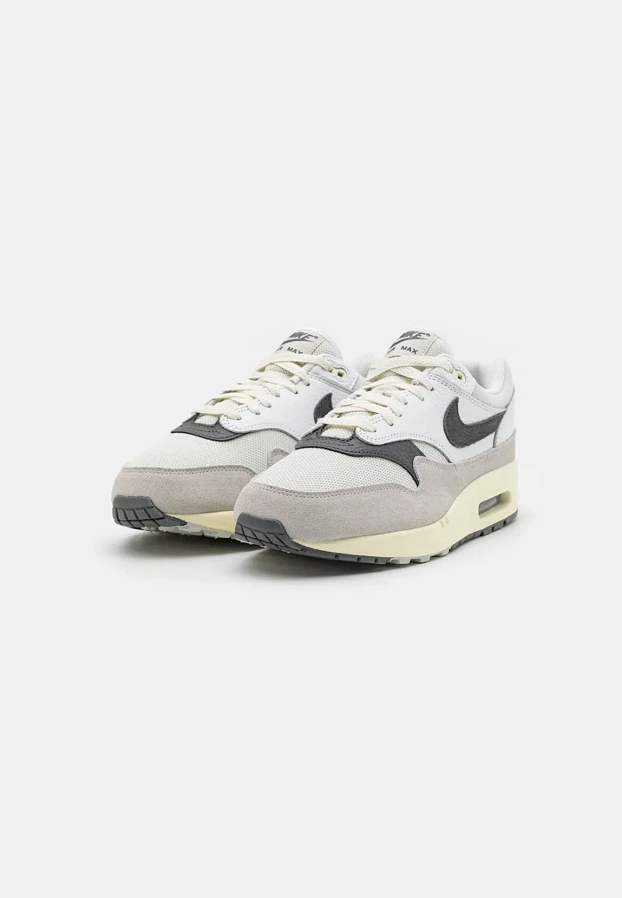 Фото № 2 с приближением к товару «‎AIR MAX 1»