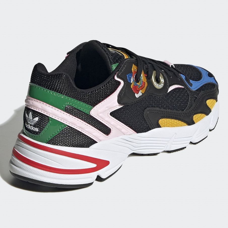 Фото № 4 с приближением к товару «‎Adidas Astir W »