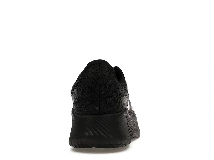 Фото № 4 с приближением к товару «‎New Balance FuelCell RC Elite v2»