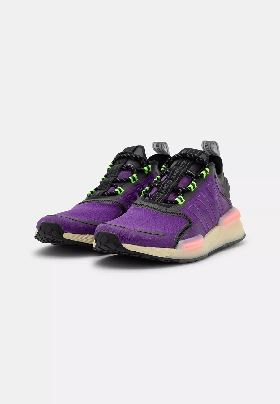 Фото № 3 с приближением к товару «‎NMD V3»