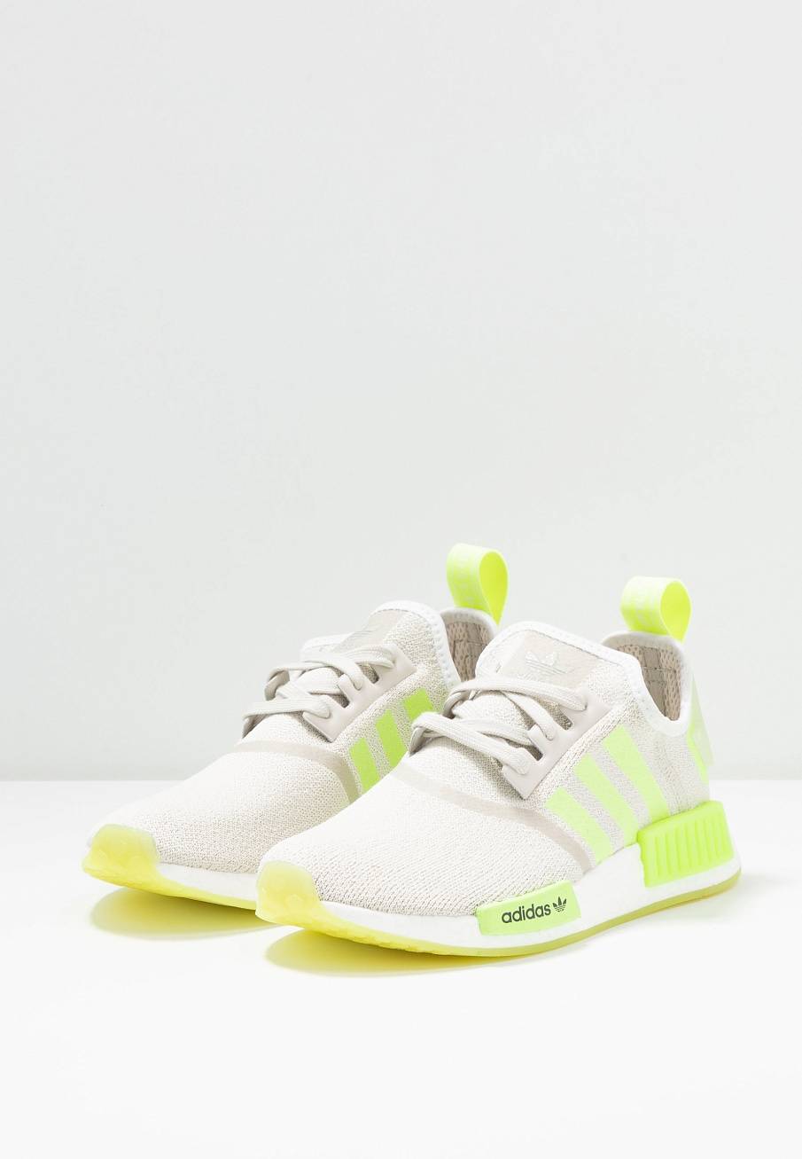 Фото № 5 с приближением к товару «‎Adidas Nmd_r1 »