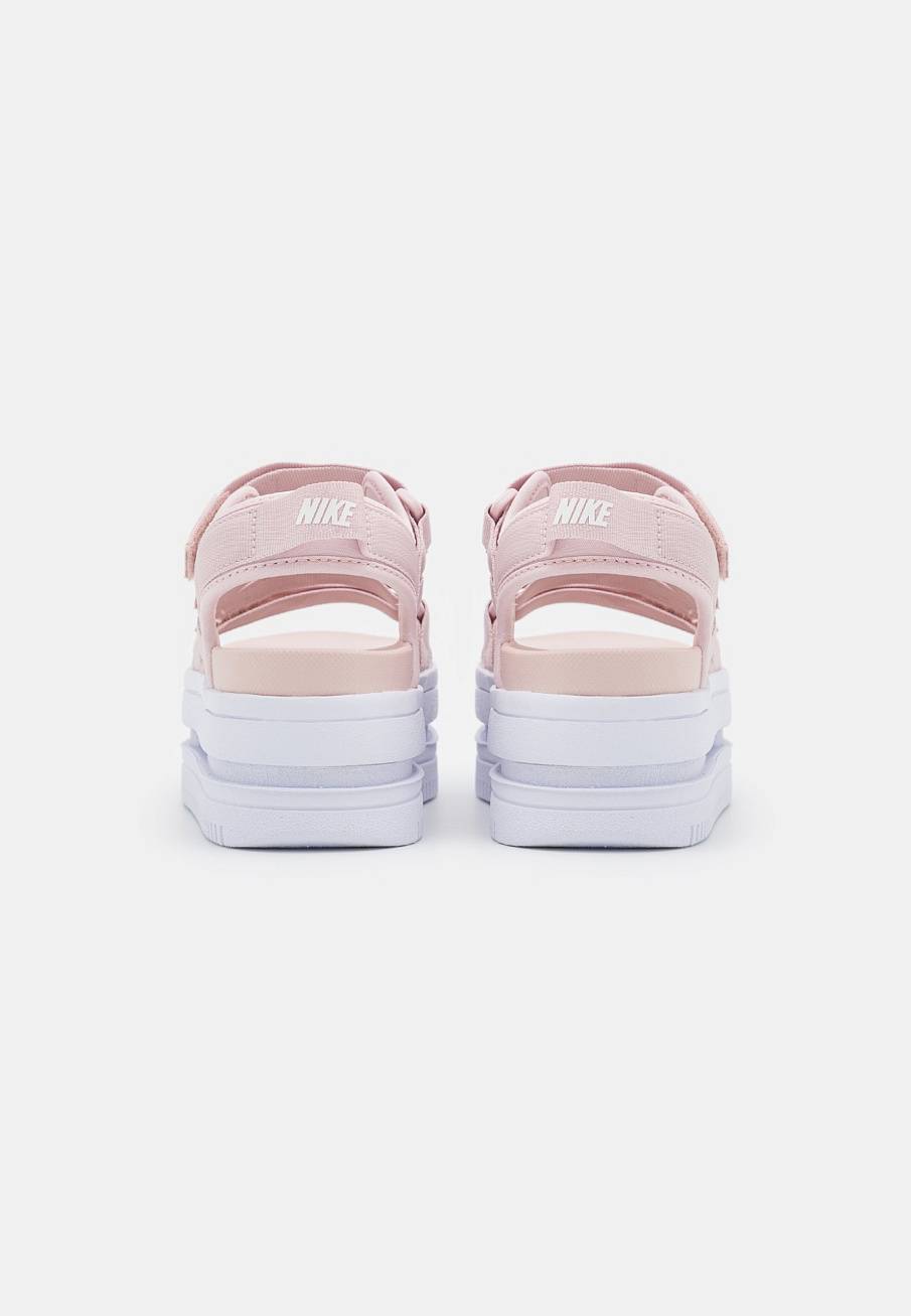 Фото № 4 с приближением к товару «‎Nike Icon Classic»