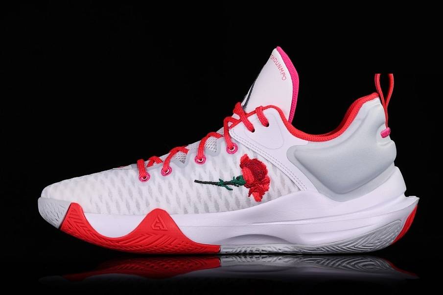 Фото № 2 с приближением к товару «‎Nike Giannis Immortality Roses Decorate »