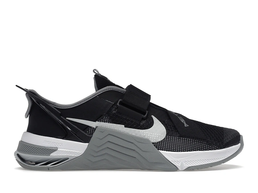 Фото № 1 с приближением к товару «‎Nike Metcon 7 FlyEase Black Pure Platinum»