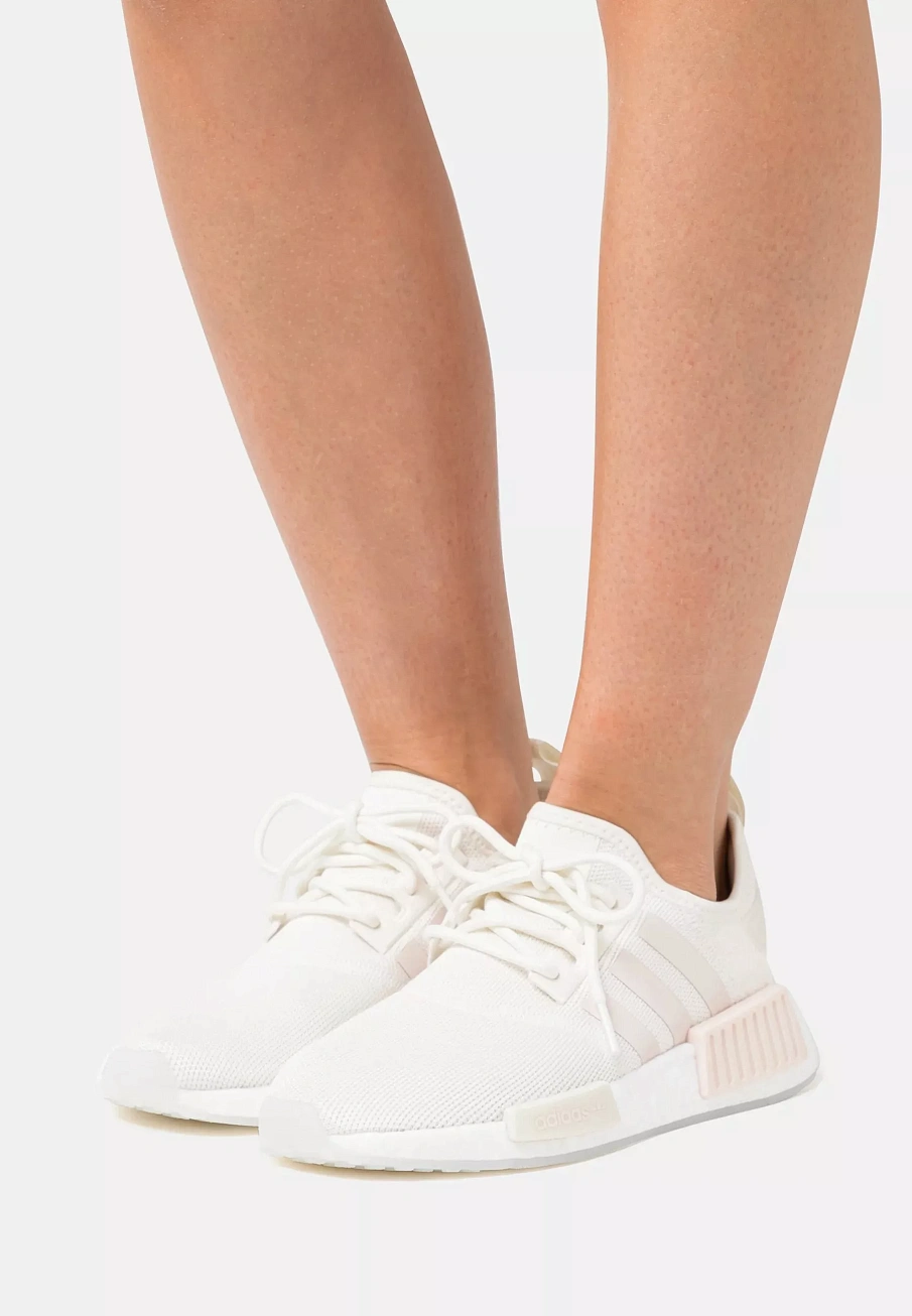 Фото № 1 с приближением к товару «‎NMD  R1 W»