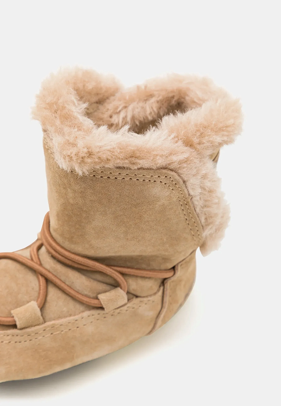 Фото № 6 с приближением к товару «‎CRIB»