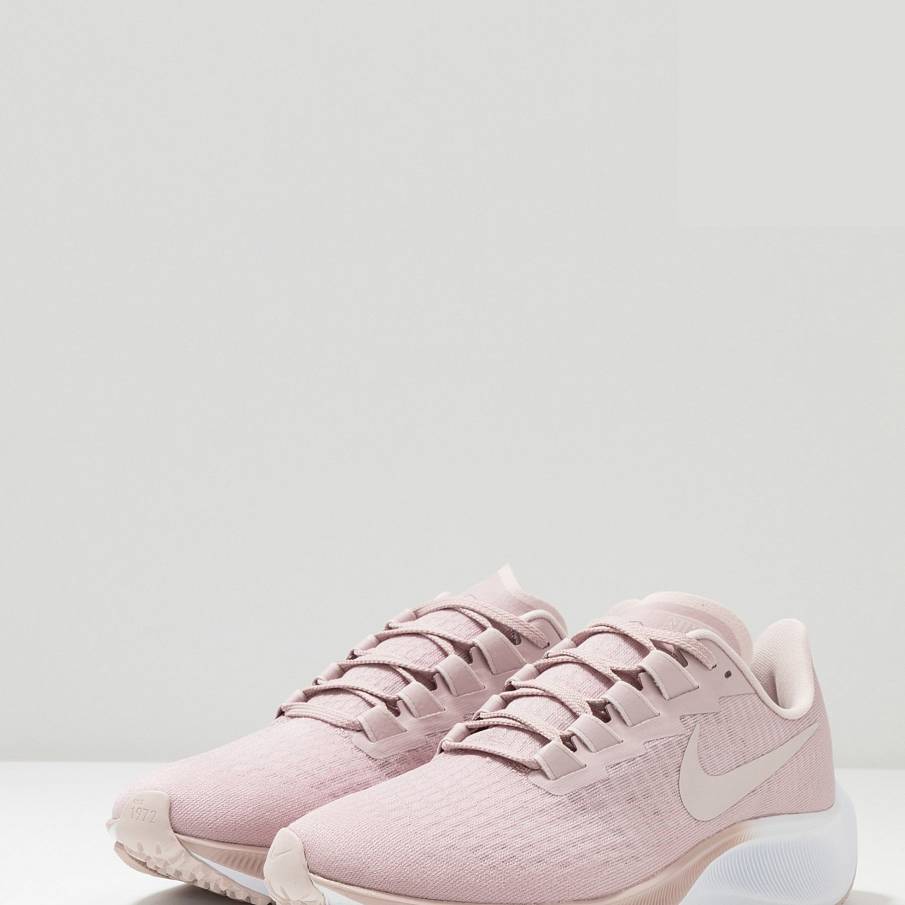 Фото № 3 с приближением к товару «‎Nike Air Zoom Pegasus 37»