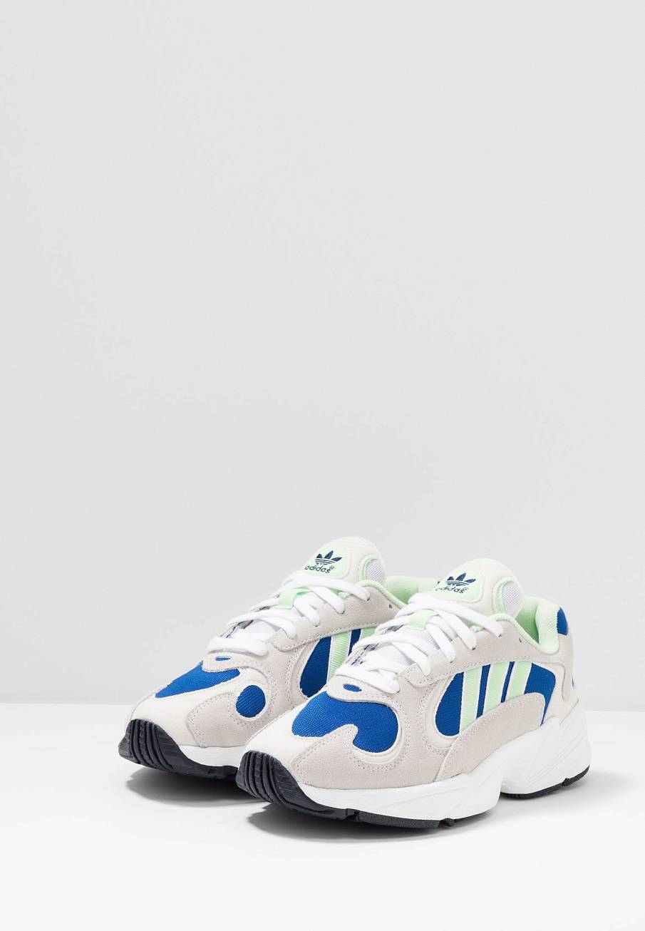 Фото № 4 с приближением к товару «‎Adidas Yung-1 »