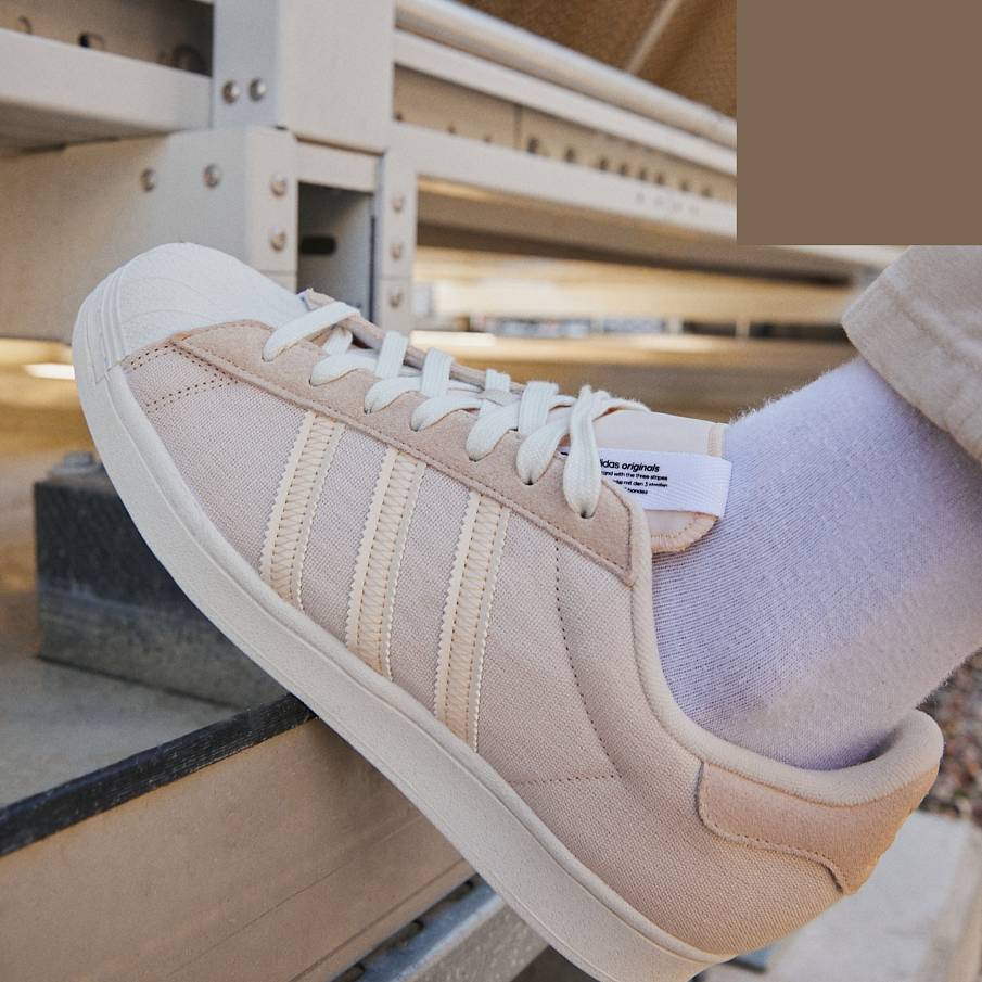Фото № 1 с приближением к товару «‎Adidas Superstar »