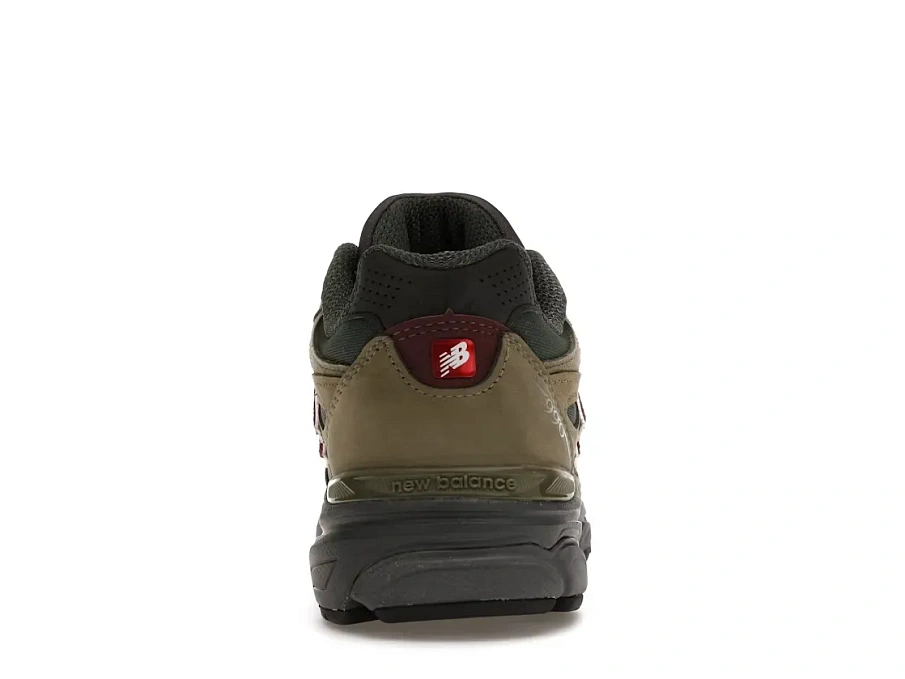 Фото № 4 с приближением к товару «‎New Balance 990v3»