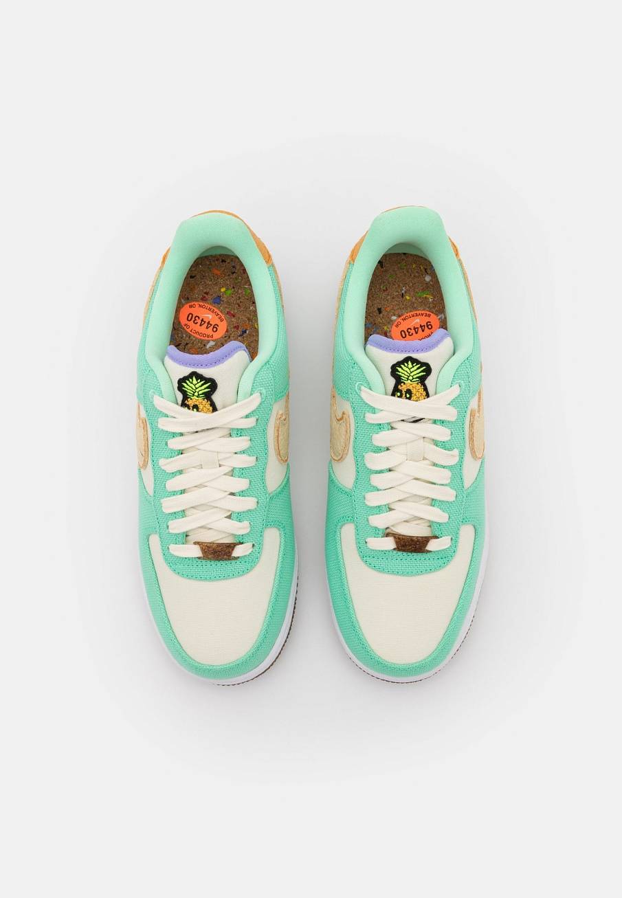 Фото № 5 с приближением к товару «‎Nike Air Force 1 »
