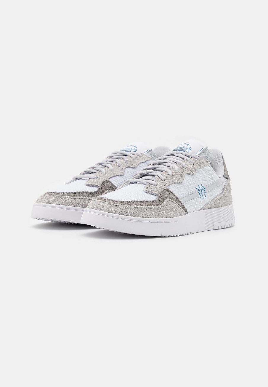 Фото № 4 с приближением к товару «‎Adidas Supercourt »