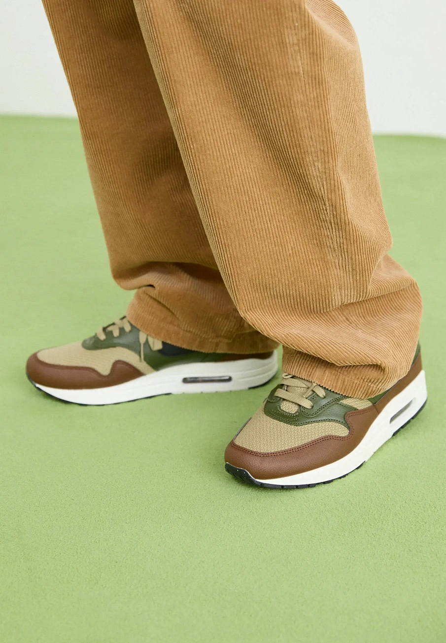 Фото № 2 с приближением к товару «‎AIR MAX 1»