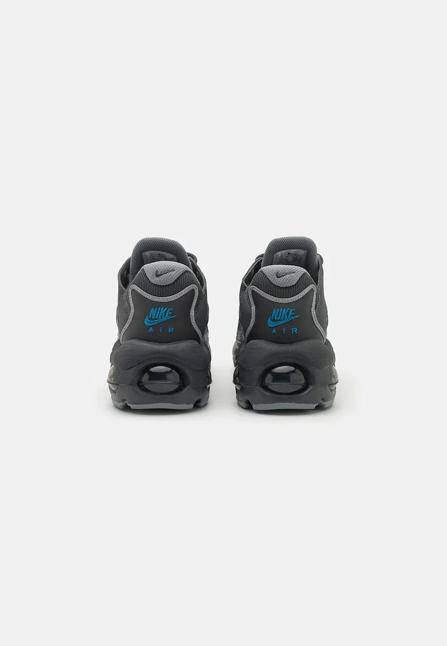 Фото № 3 с приближением к товару «‎AIR MAX»