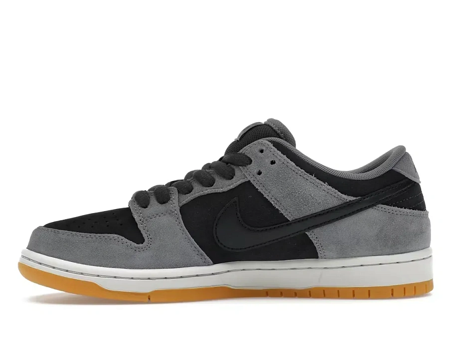 Фото № 3 с приближением к товару «‎Nike SB Dunk Low»