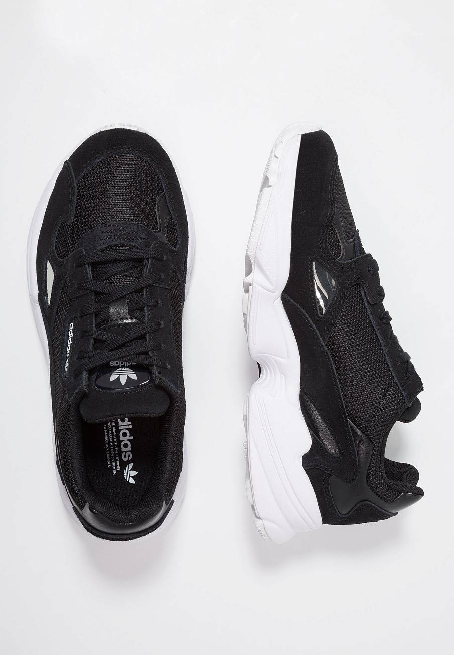 Фото № 4 с приближением к товару «‎Adidas Falcon »