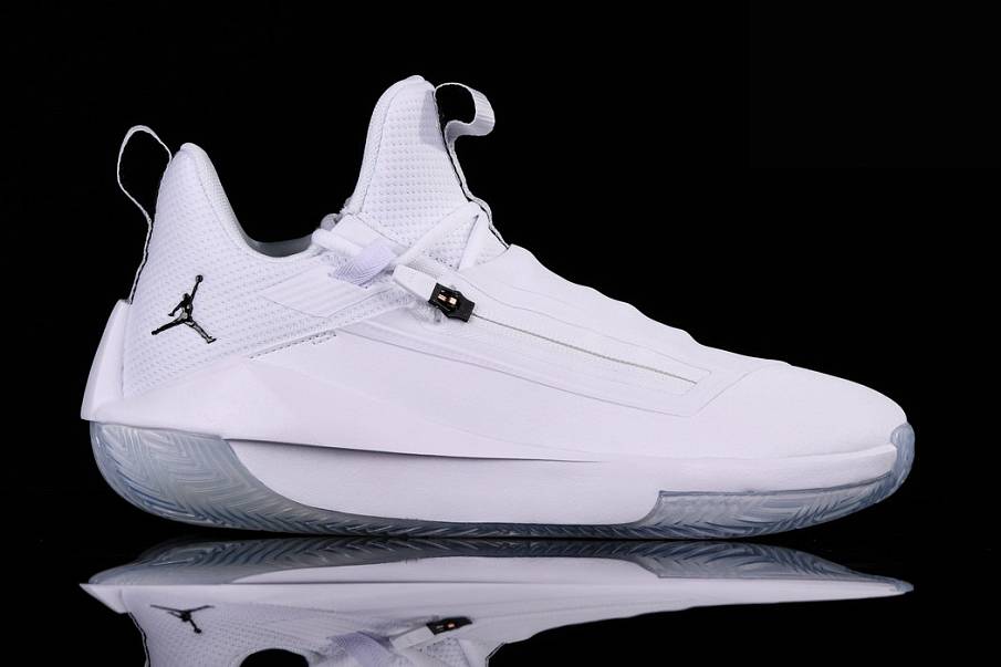 Фото № 2 с приближением к товару «‎Nike Air Jordan Jumpman Hustle Pure Platinium »