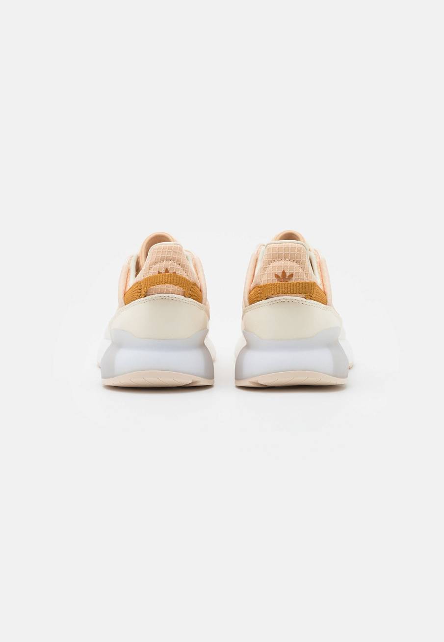 Фото № 3 с приближением к товару «‎Adidas ZX 2K Boost Pure »