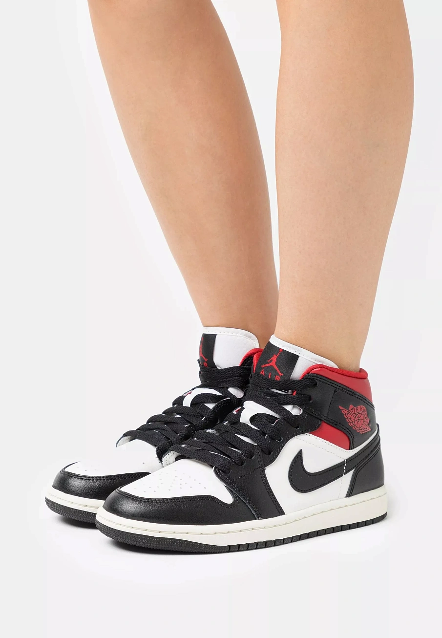Фото № 1 с приближением к товару «‎AIR JORDAN 1 MID»