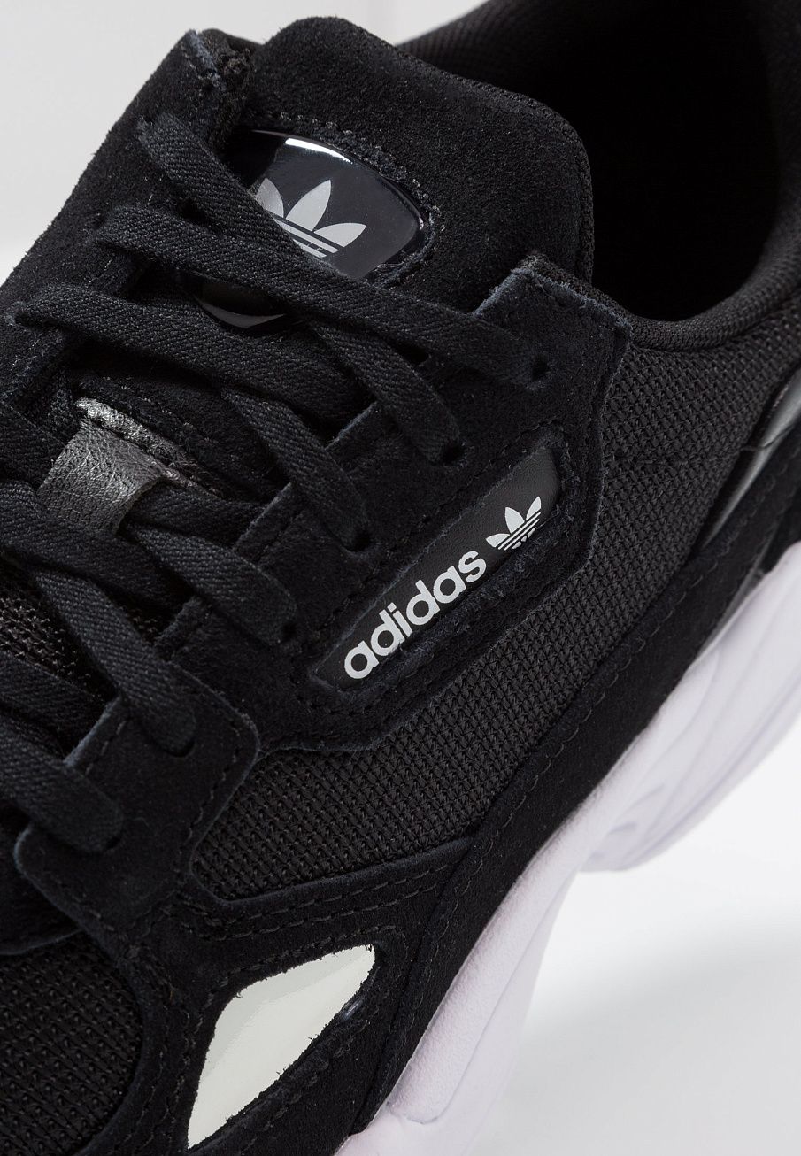 Фото № 3 с приближением к товару «‎Adidas Falcon »