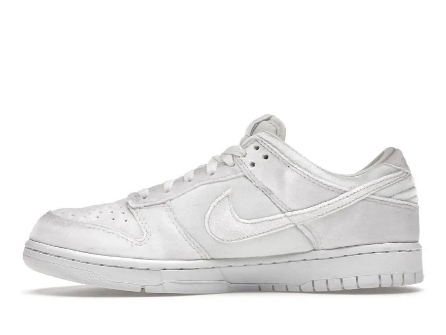 Фото № 3 с приближением к товару «‎Nike Dunk Low Dover Street Market Triple White Velvet»