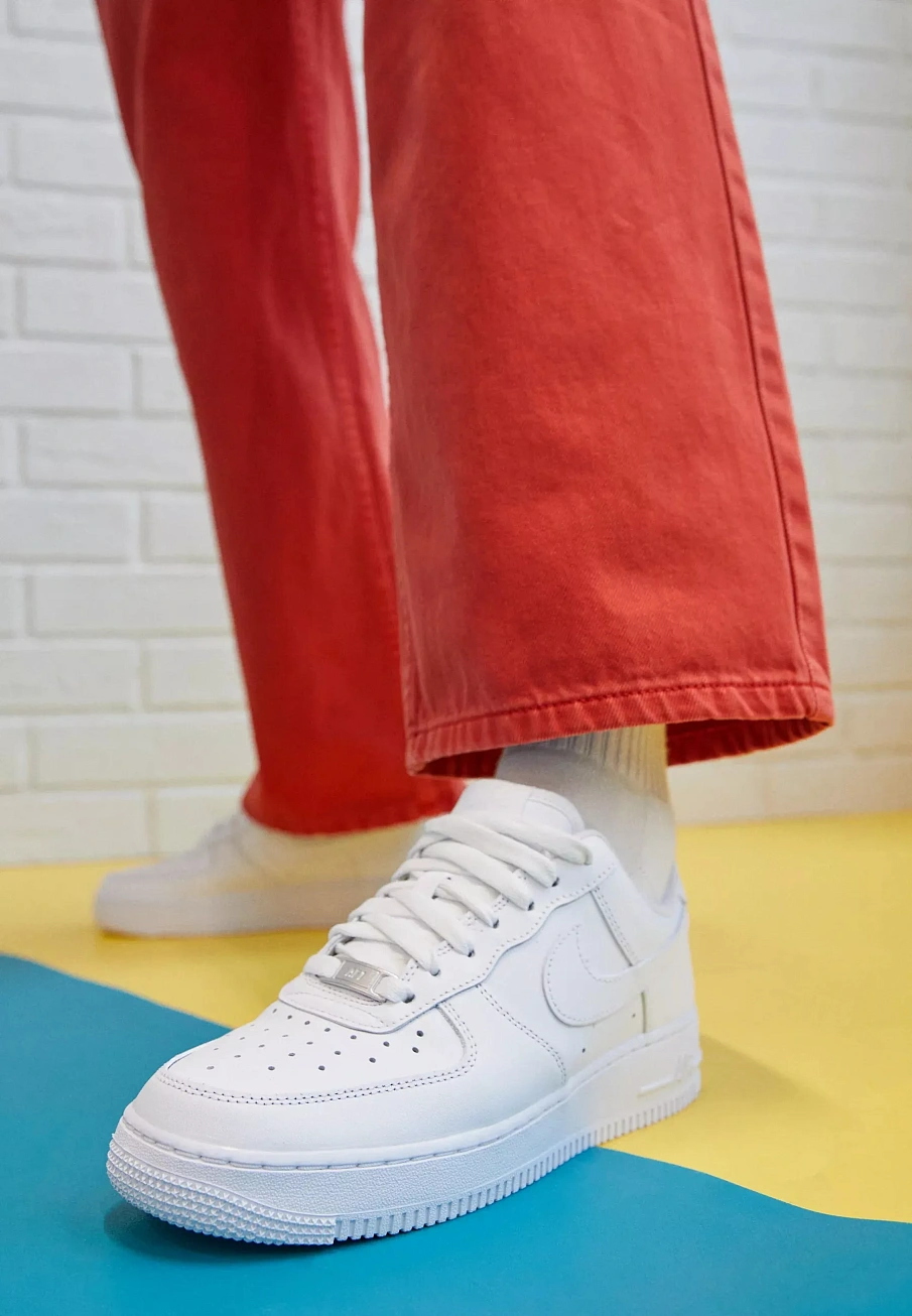 Фото № 2 с приближением к товару «‎AIR FORCE 1 '07 REC»