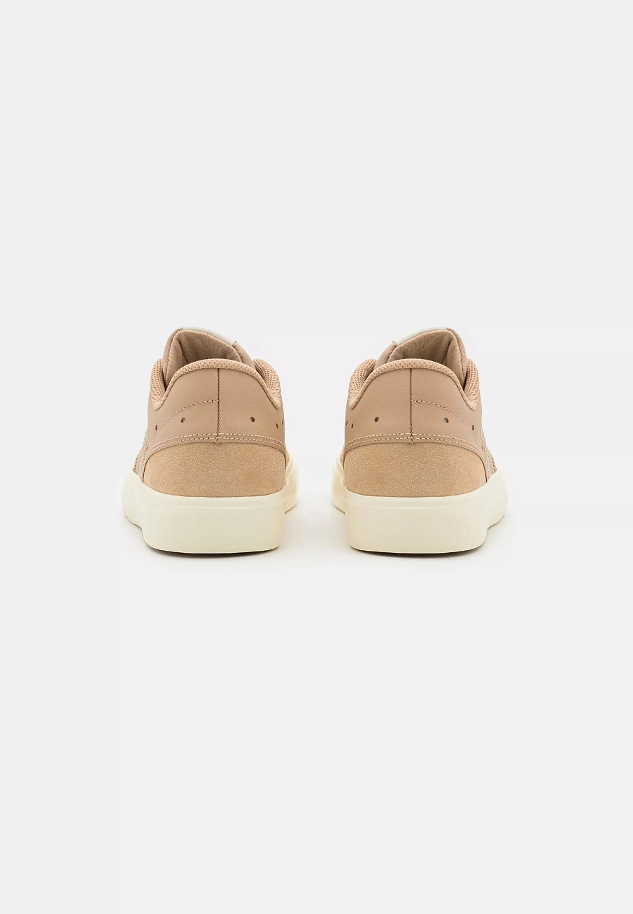 Фото № 4 с приближением к товару «‎WMNS JORDAN SERIES ES»