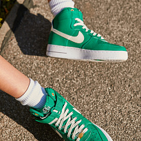 Фото № 1 с приближением к товару «‎Nike Wmns Air Force 1 HI SE »