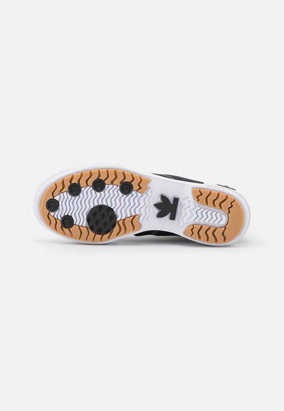 Фото № 5 с приближением к товару «‎Adidas Nizza Trek »