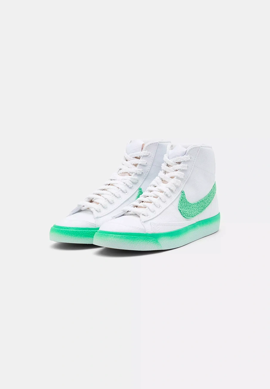 Фото № 4 с приближением к товару «‎BLAZER MID 77 AUMX2»