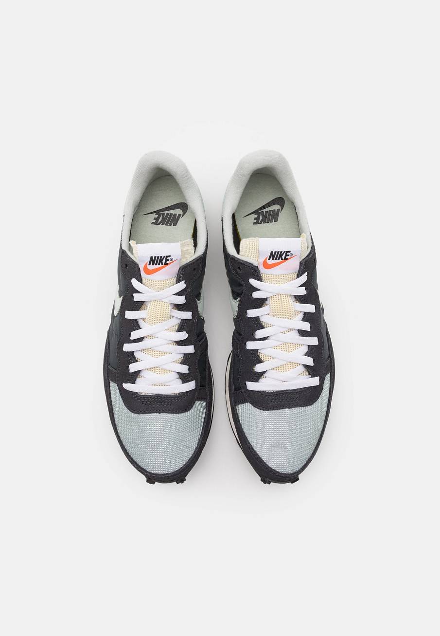 Фото № 4 с приближением к товару «‎Nike Challenger Og »