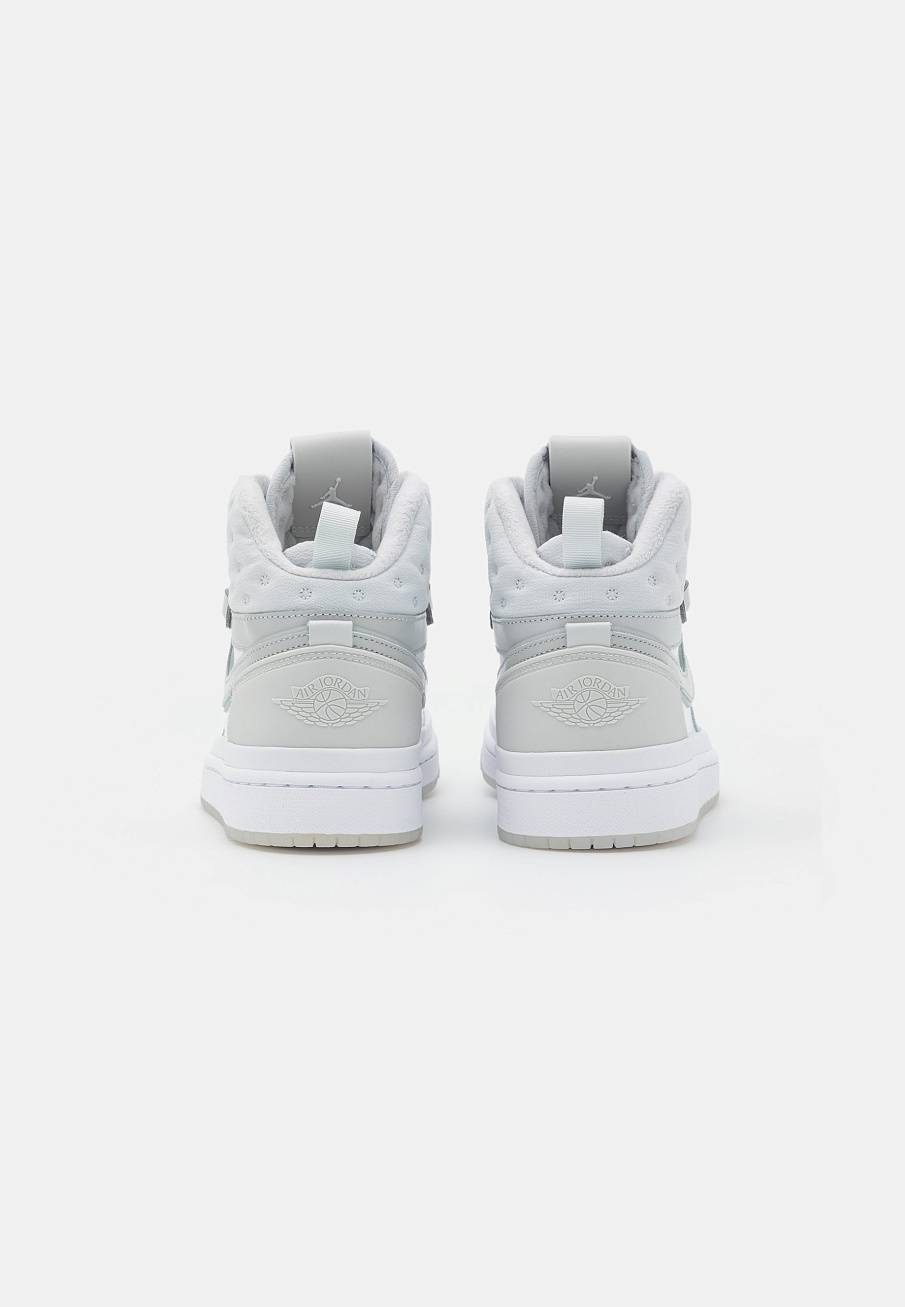 Фото № 3 с приближением к товару «‎Air Jordan 1 Acclimate »